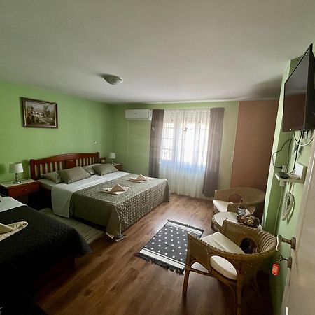 Apartman Simona Vrdnik Exteriör bild