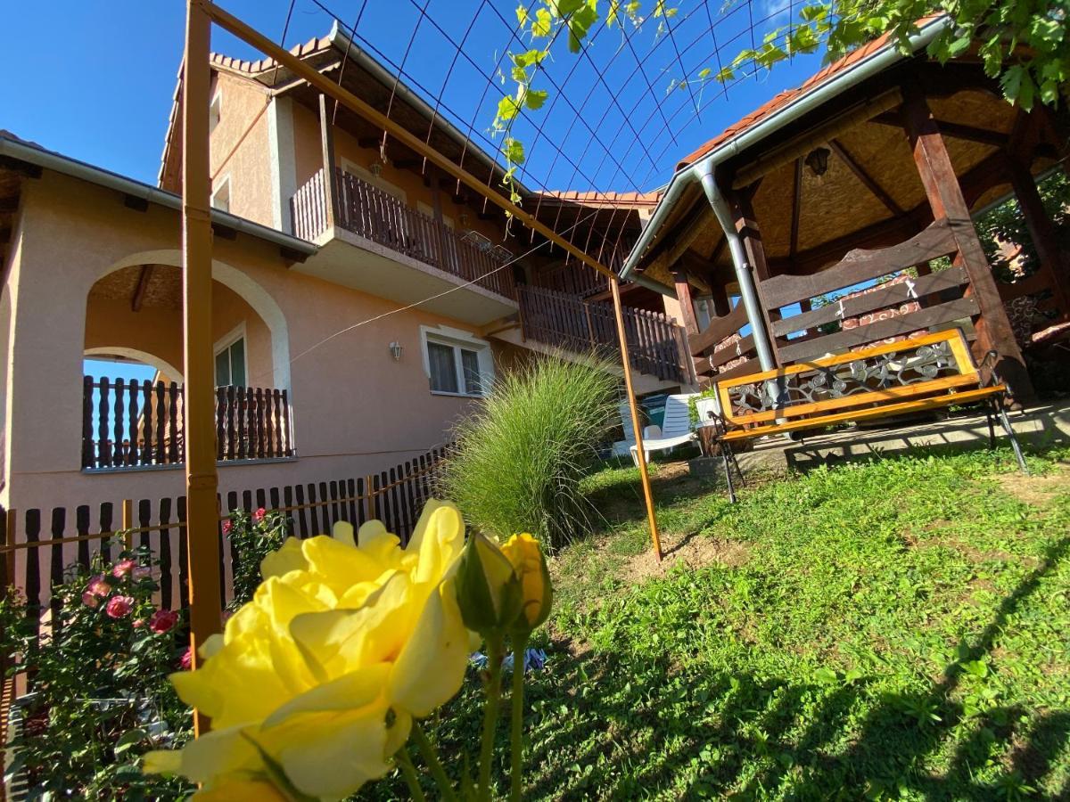 Apartman Simona Vrdnik Exteriör bild