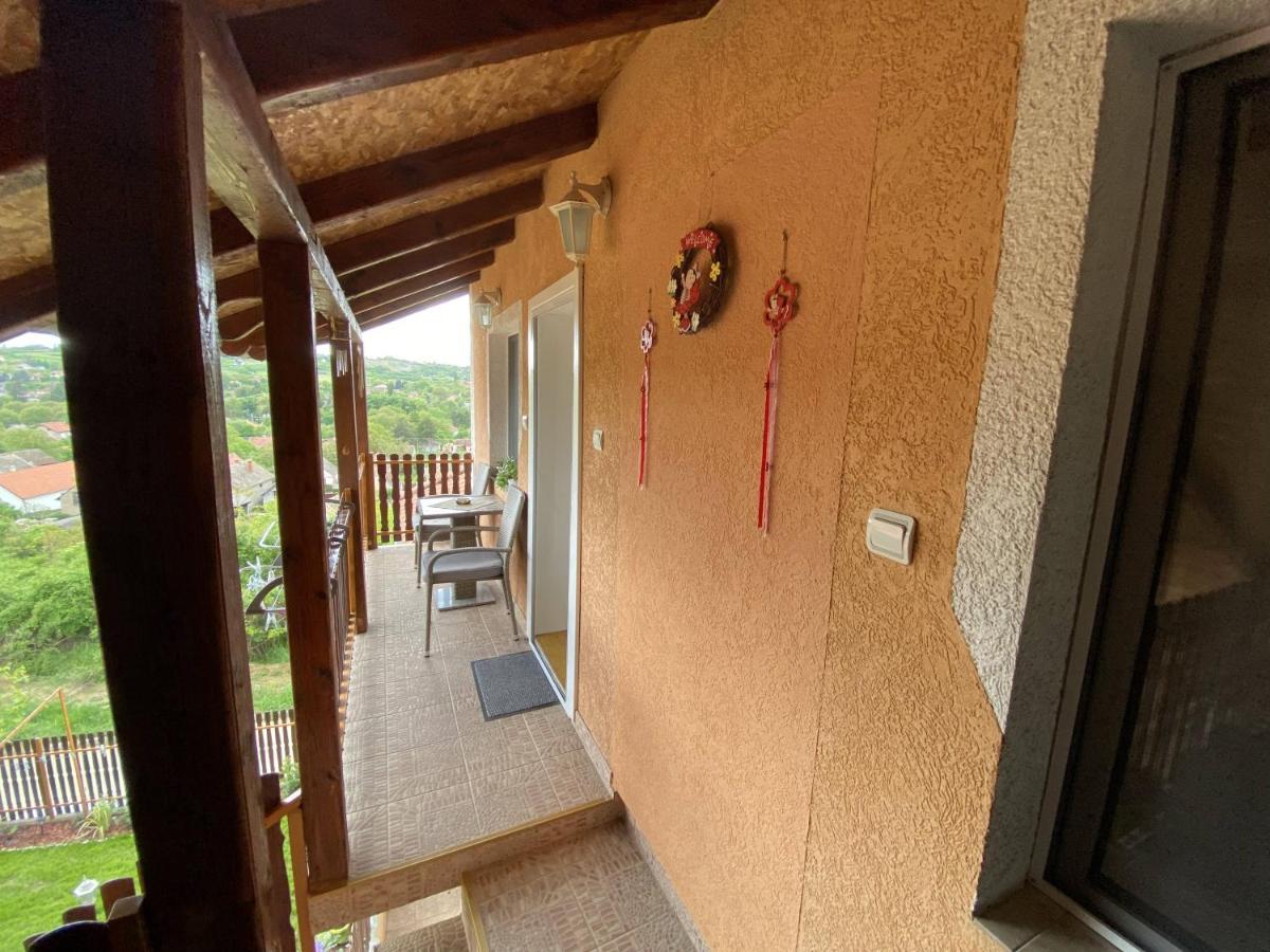 Apartman Simona Vrdnik Exteriör bild