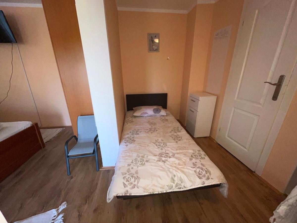 Apartman Simona Vrdnik Exteriör bild