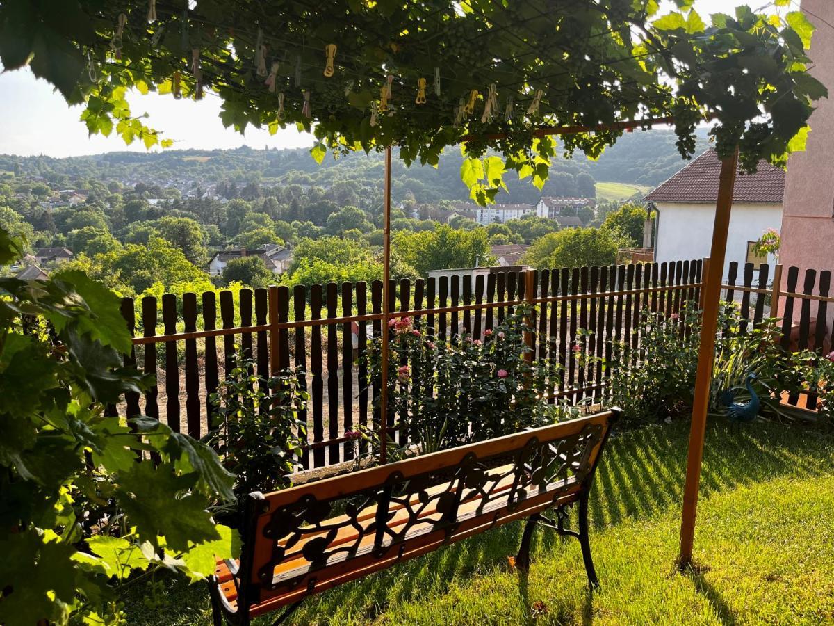 Apartman Simona Vrdnik Exteriör bild