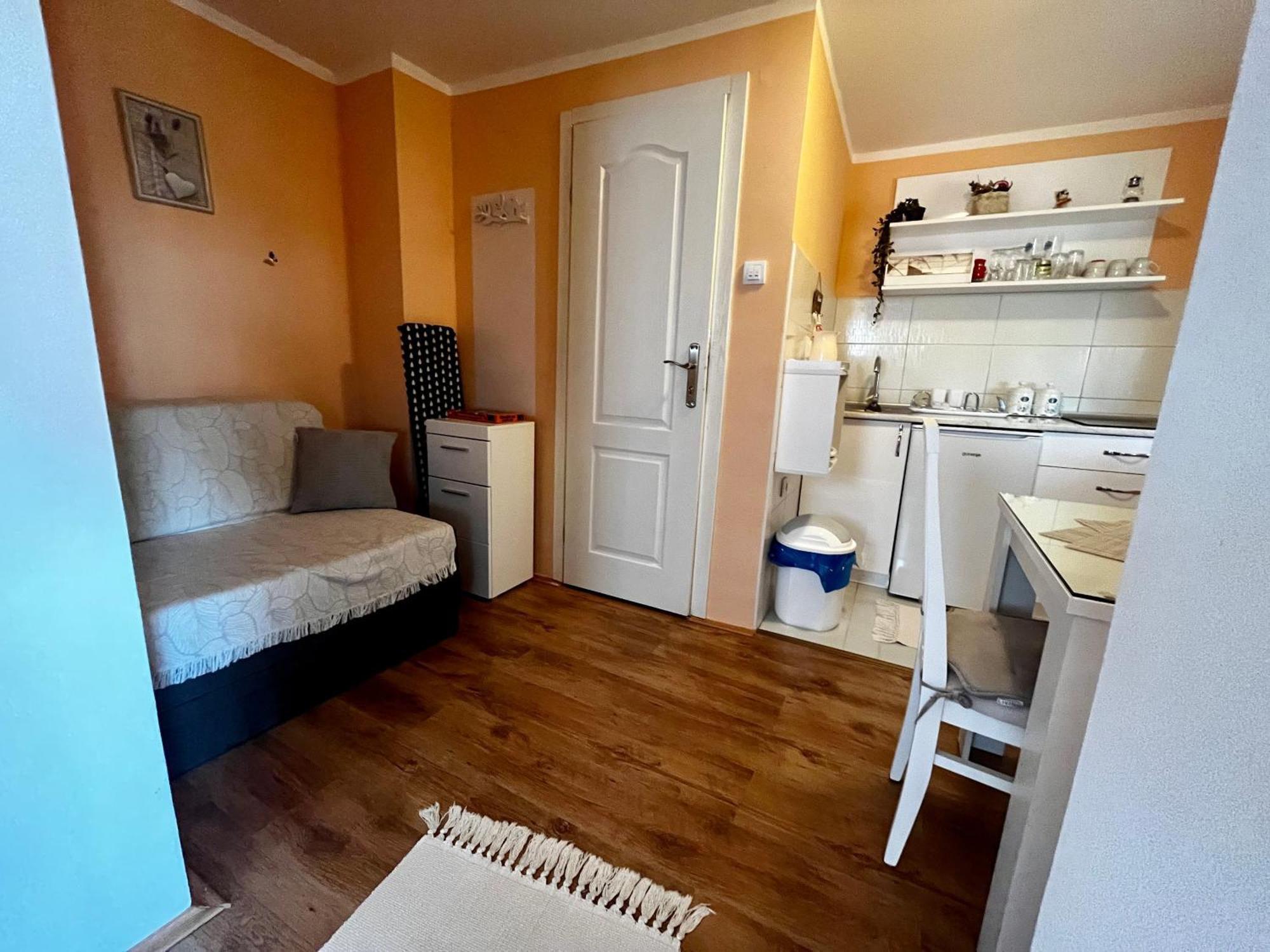 Apartman Simona Vrdnik Exteriör bild