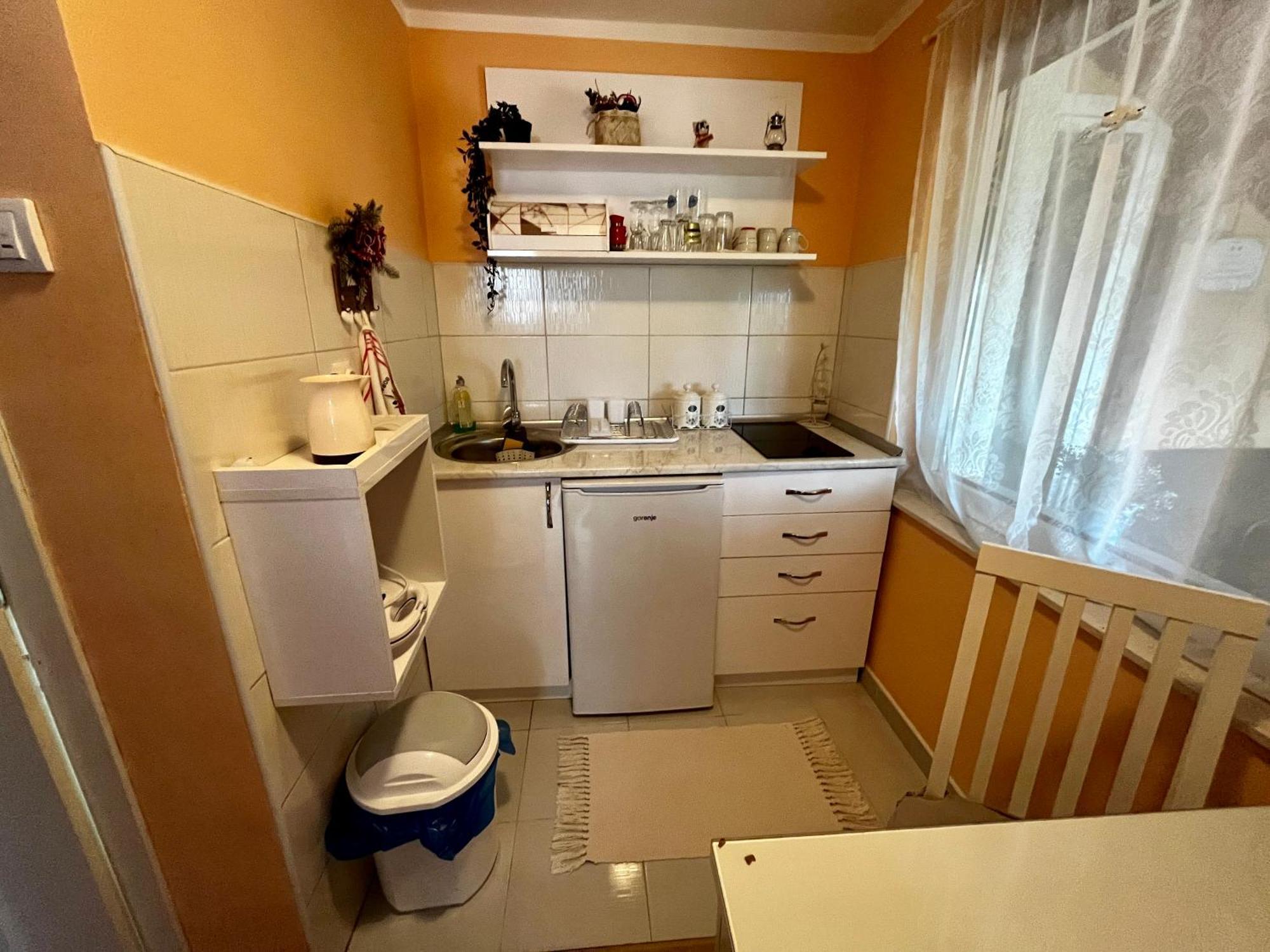 Apartman Simona Vrdnik Exteriör bild