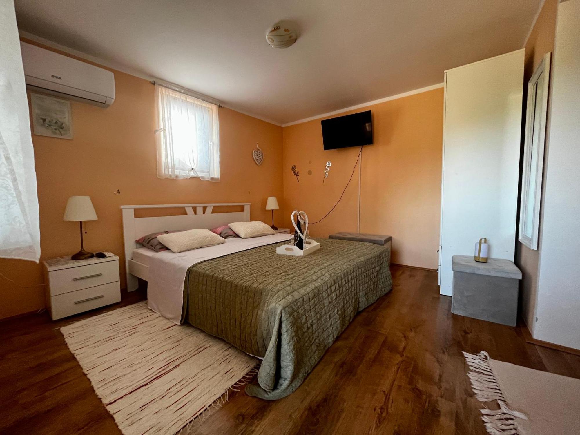 Apartman Simona Vrdnik Exteriör bild