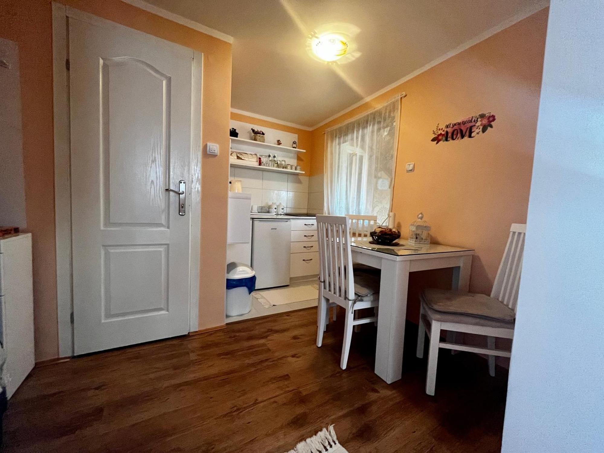Apartman Simona Vrdnik Exteriör bild