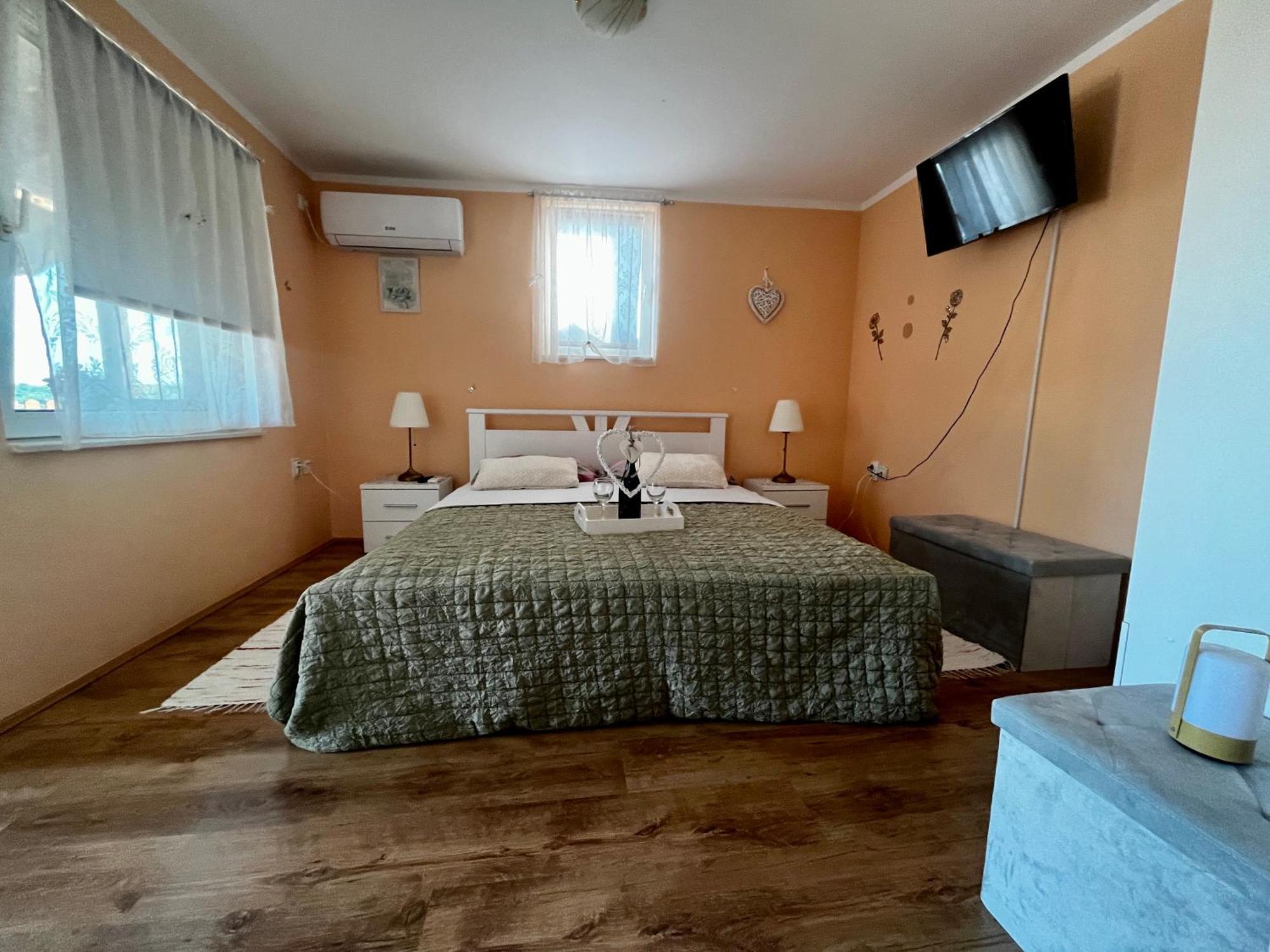 Apartman Simona Vrdnik Exteriör bild