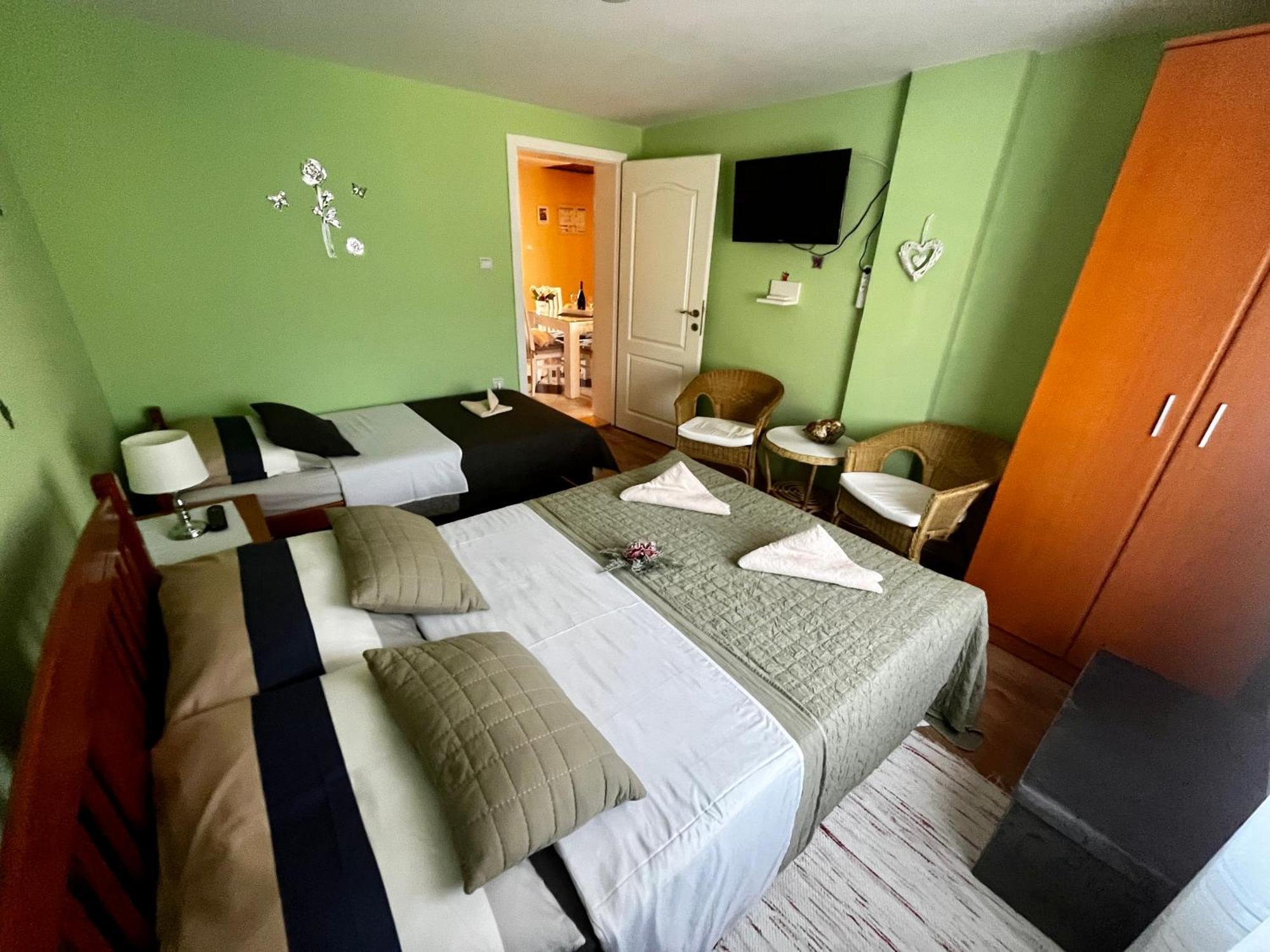 Apartman Simona Vrdnik Exteriör bild