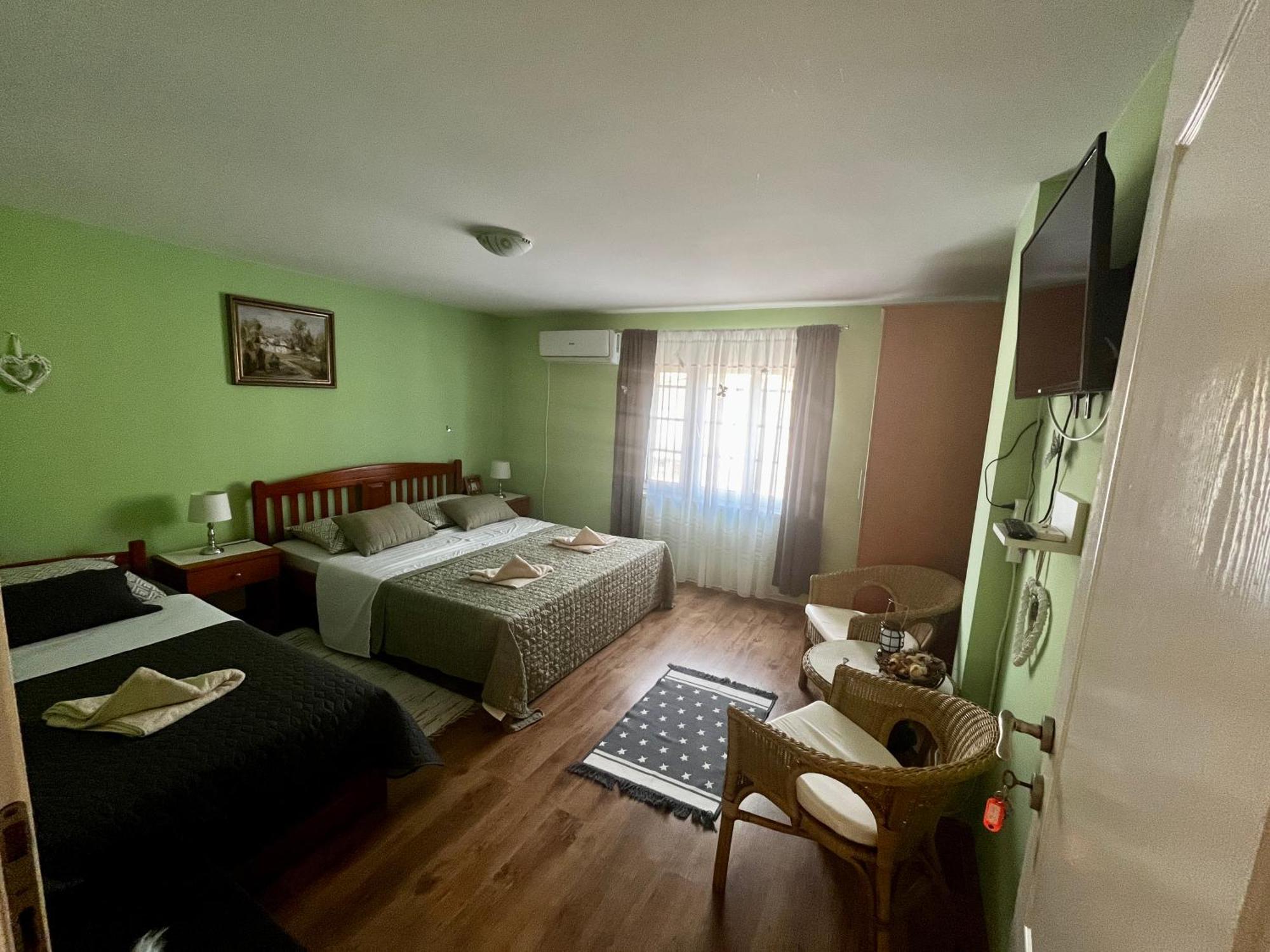 Apartman Simona Vrdnik Exteriör bild