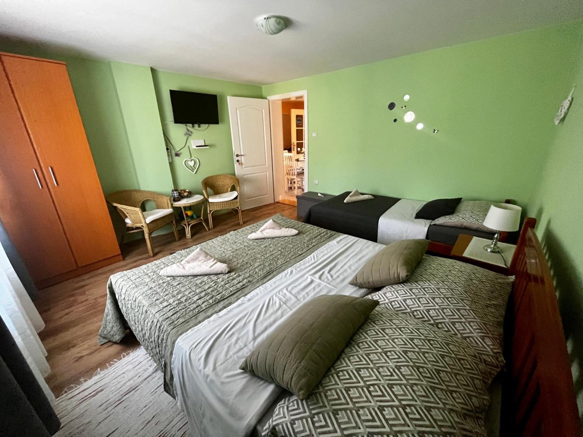 Apartman Simona Vrdnik Exteriör bild