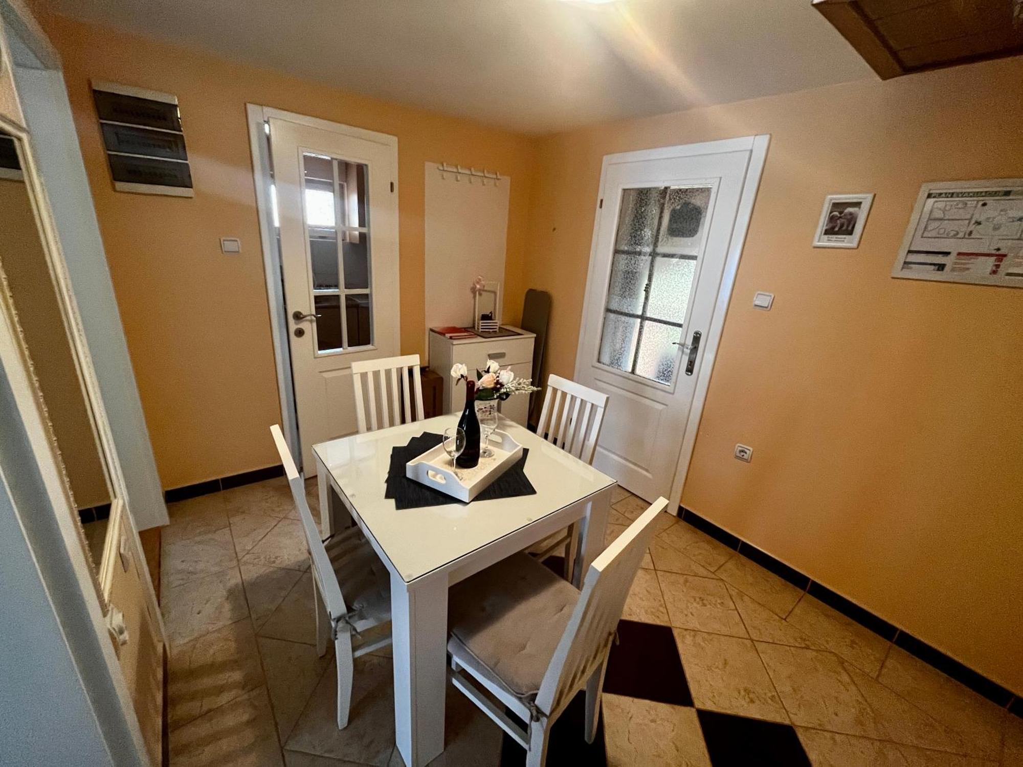 Apartman Simona Vrdnik Exteriör bild