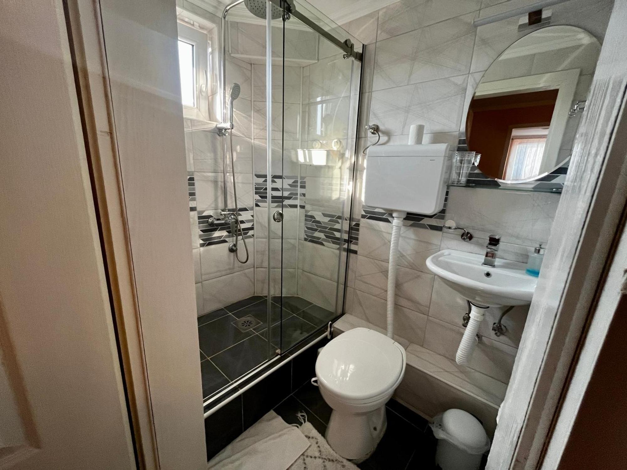 Apartman Simona Vrdnik Exteriör bild